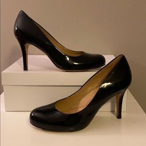 Trotters patent leather “Signature”heels 8 1/2W